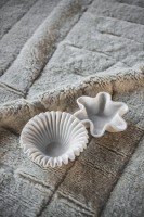 Misa z białego marmuru Jakobsdals  / Anemone 5